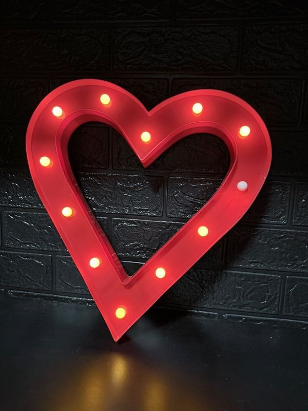 Luz Decorativa Roja en Forma de Corazón