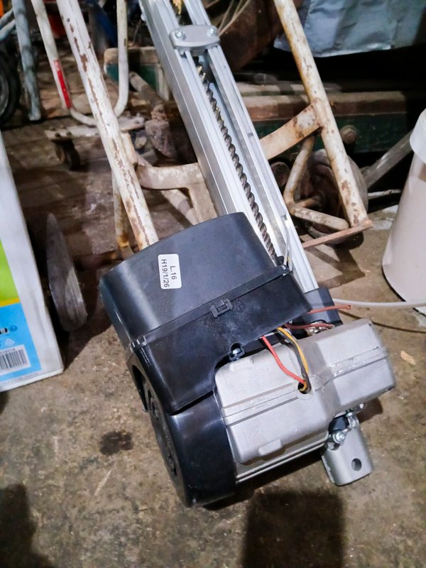 Motor de portón con basculante - Accesorios para Vehículos - imagen 1