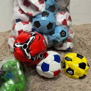 Lote de 40 Pelotas de Fútbol de Colores Variados - imagen 2