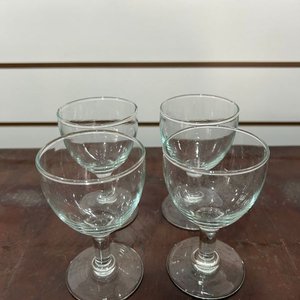 Juego de Vasos y Copas de Vidrio con Diseño Texturizado - imagen 4