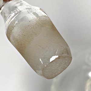 Juego de Cristalería Antigua: Botellón y 6 Copas con Grabados - imagen 3