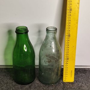 Lote anterior: Dos Botellas Antiguas de Leche: Conaprole y Talar