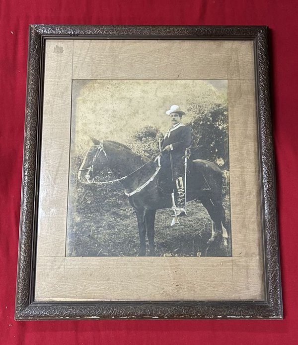 Cuadro con Vidrio: Retrato de Aparicio Saravia a Caballo
