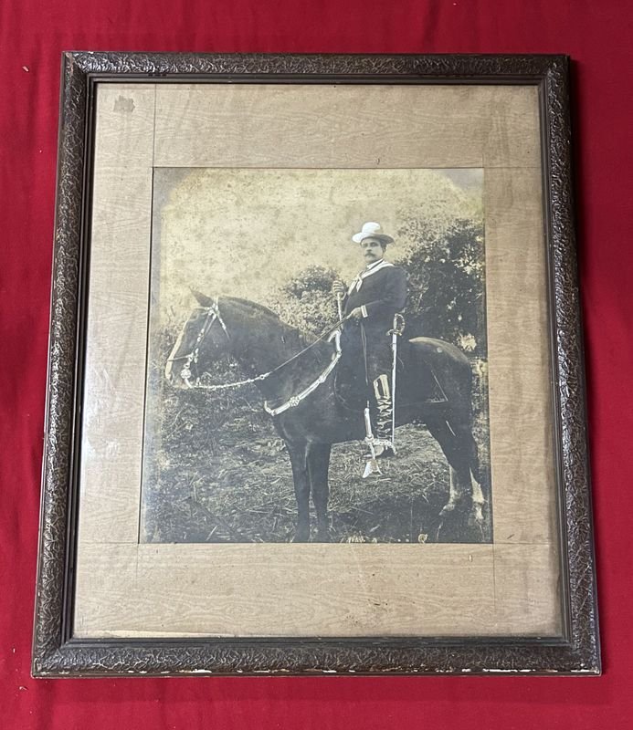 Cuadro con Vidrio: Retrato de Aparicio Saravia a Caballo