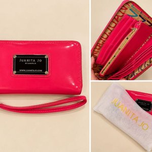 Lote anterior: Billetera Juanita Jo Fucsia Charol con Correa