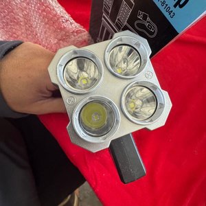 Linterna LED Portátil de Alta Potencia con 4 Focos - imagen 3