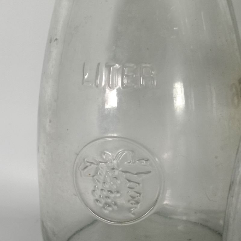 Jarra de vidrio con asa y recipientes para vino - imagen 4