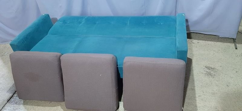Sofá Celeste con Almohadones - imagen 2