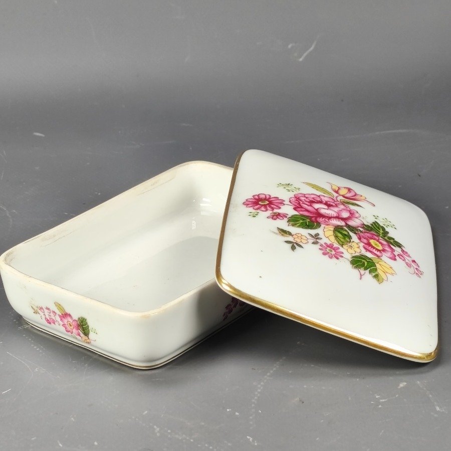Alhajero en porcelana alemana 'Rosenthal' decorado con diseños florales - imagen 5