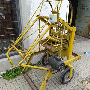 Bloquera a motor , hace 3 bloques a la vez, es monofasica , en buen estado - imagen 5