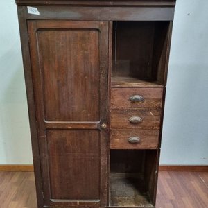 L 957 - 1 Pieza - Antiguo ropero en madera de buen porte, con una puerta lateral, tres cajones y estantes para organizar (Medidas 94x40x173cm) - imagen 5