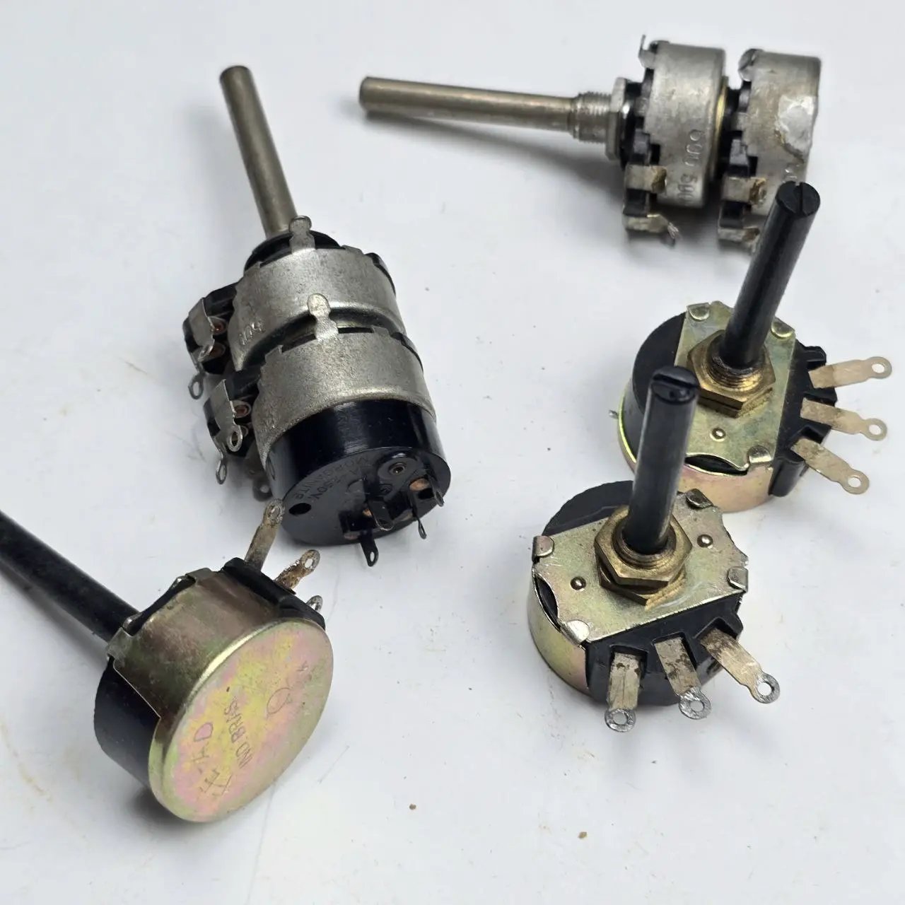 Item lote-21-reostatos-varios - Image 1