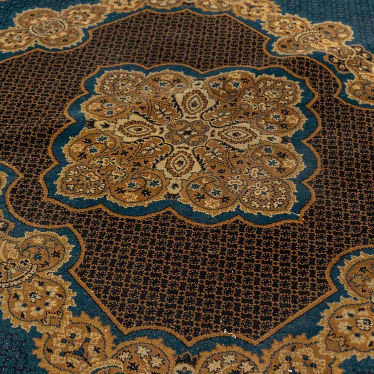 Gran alfombra acrílica con fondo turquesa y dorado - imagen 3