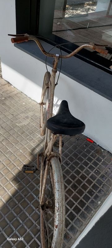 Bicicleta antigua en buen estado - imagen 4
