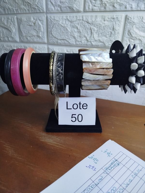 Lote de 6 Pulseras Surtidas, Incluye una de Nácar