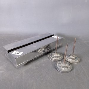 Servilletero y 3 pinchos de metal - imagen 1