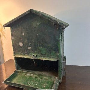Casita Cajón de Chapa Verde con Techo a Dos Aguas - imagen 3