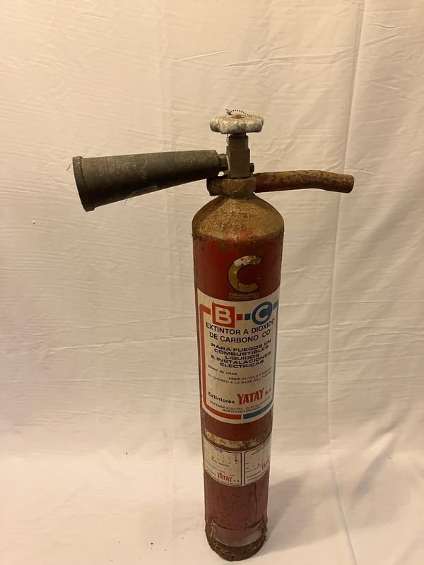 Extintor Antiguo de Dióxido de Carbono (CO₂) Marca Yatay - imagen 1