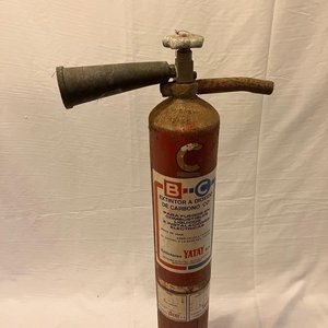 Extintor Antiguo de Dióxido de Carbono (CO₂) Marca Yatay - imagen 1