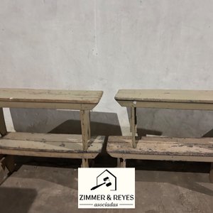 Cuatro bancos rústicos de madera con estante inferior - imagen 5