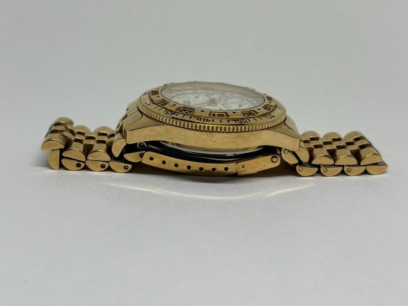 Reloj Bulova Starmarine - Cronógrafo con fecha y diseño de dos tonos - imagen 6