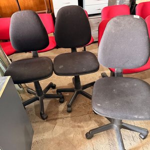 Lote anterior: Trío de Sillas de Oficina Negras con Ruedas