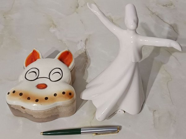 Figura de bailarina y despojador con silueta de cara de gato en cerámica - imagen 1