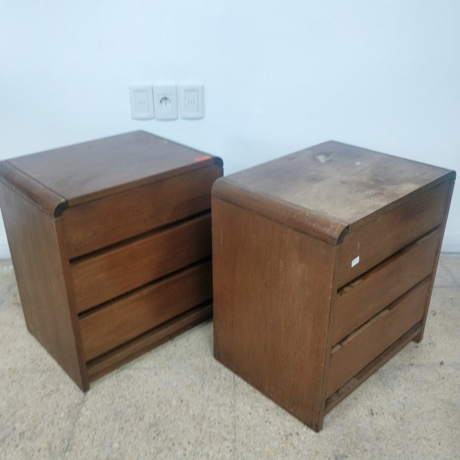 Mesas de luz de madera con tres cajones y detalles - imagen 4