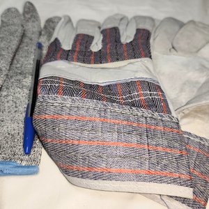 Lote de 2 Pares de Guantes: Anticorte y Trabajo con Cuero - imagen 4
