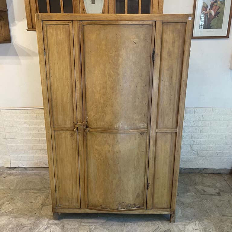 Lote anterior: Ropero rústico en pino de excelente calidad - Medidas: 110x39x174cm