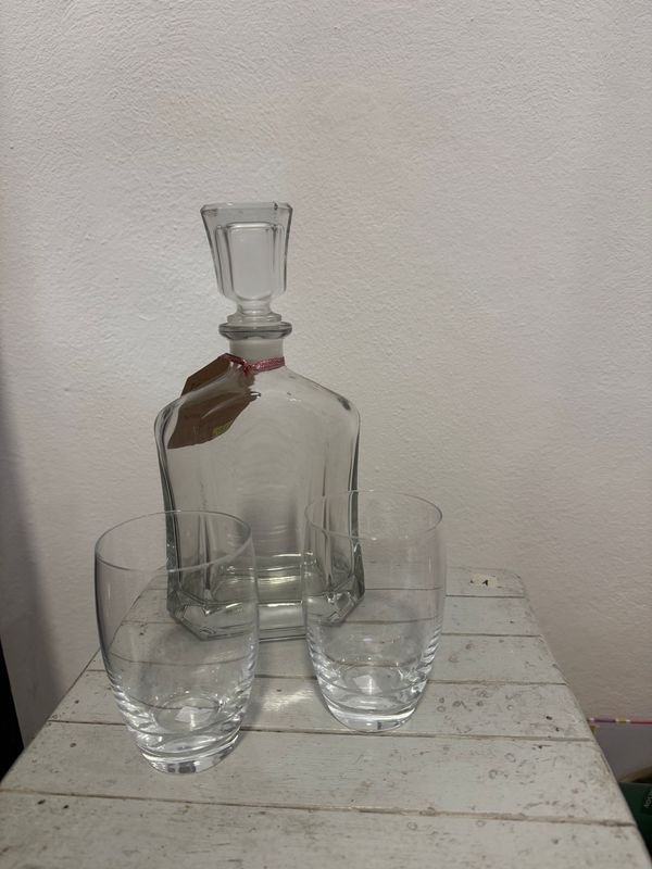 Botella de Whisky de Vidrio con Dos Vasos
