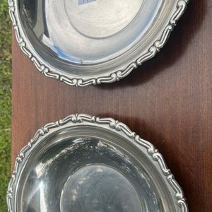 Lote anterior: 2 fuentes (con acabado metálico brillante y bordes labrados)