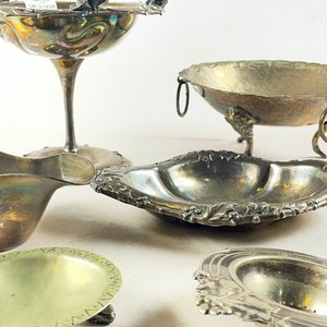 Lote de 6 piezas de metal plateado: centro de mesa, salsera, colador de té y más - imagen 3