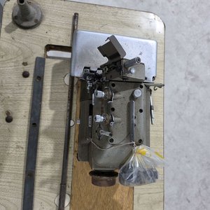 Máquina de Coser Industrial Completa con Mesa y Motor Eléctrico - imagen 4