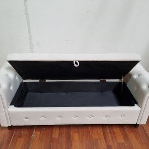 Banqueta Capitoné con Baúl Integrado en Tela Crema - imagen 4
