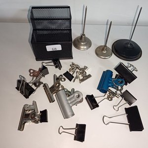 Lote anterior: Lote de Artículos de Oficina: Clips, Sujeta Papeles y Organizador
