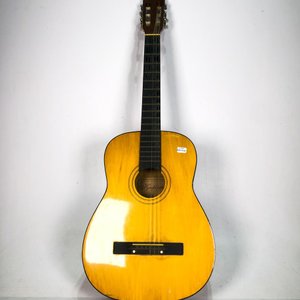 Lote anterior: Guitarra Clásica Kashima de Madera con Detalles de Uso