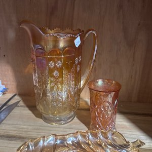 Lote siguiente: Jarra, Vaso y Bandeja de Vidrio Dorado Estilo Antiguo