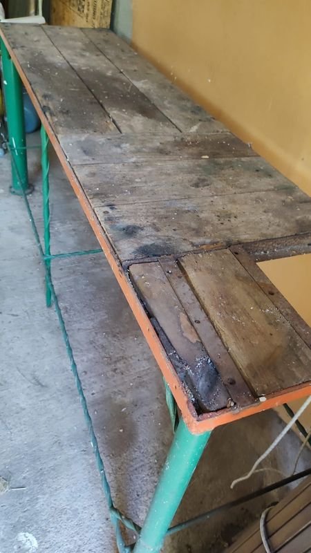 Mesa de Trabajo Usada con Muebles - imagen 1