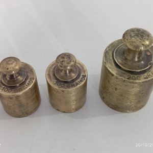 Antiguo Cepo de Madera con 12 Pesas de Bronce - imagen 9
