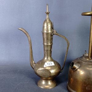 Lote de 2 piezas en bronce: Lámpara Optimus y Tetera decorada - imagen 3