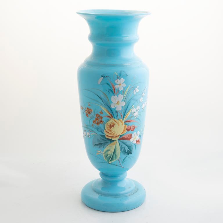 Florero de Opalina Celeste con Decoración de Flores - 36cm