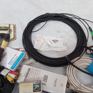 Lote de diferentes cargadores y cables . - imagen 4