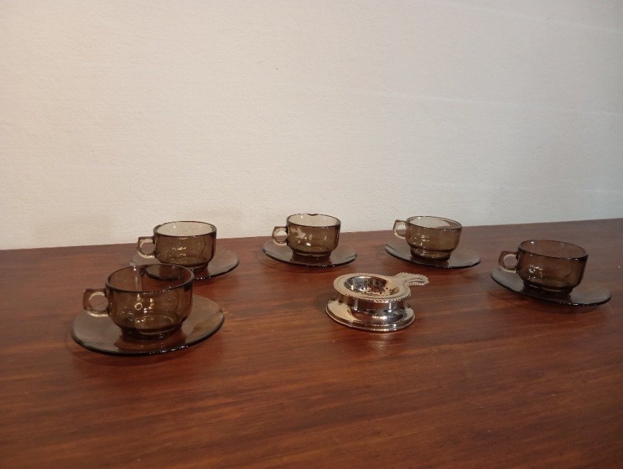 Lote anterior: Tazas y colador de té en excelentes condiciones