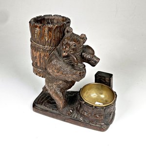 Lote anterior: Tabaquera Antigua de Madera con Figura de Oso y Cenicero