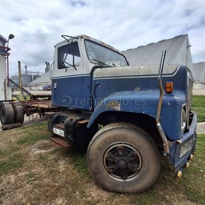 Lote siguiente: Camión Antiguo Internacional Serie 4000 Azul y Blanco