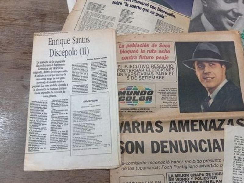 Colección de recortes biográficos y notas periodísticas sobre Carlos Gardel - imagen 6