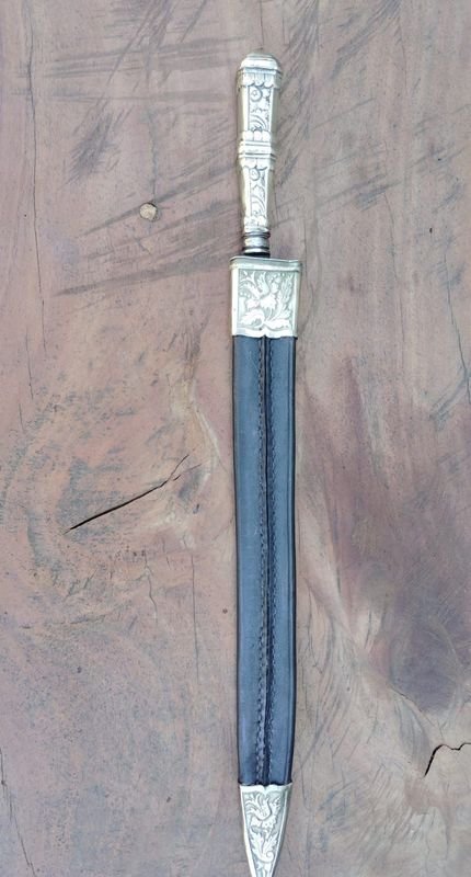 Cuchillo de caza con características únicas - imagen 14