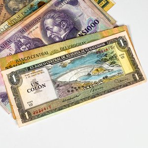 Lote de Billetes Varios: Uruguayos y Brasileños - imagen 4