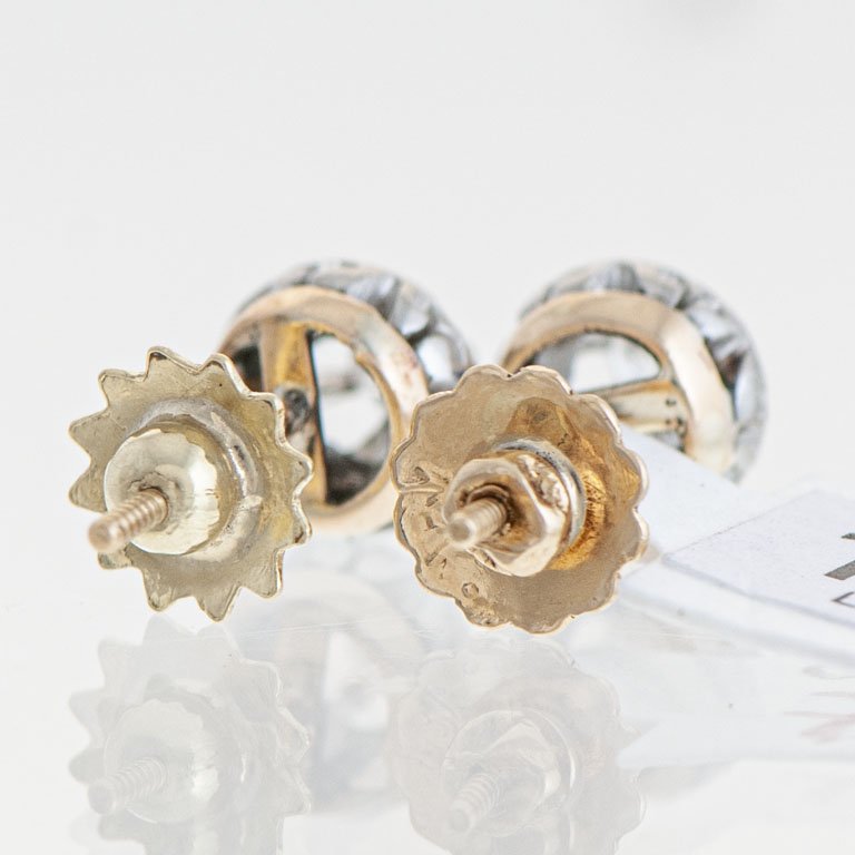Pare de aretes de oro 18k con brillantes - imagen 2
